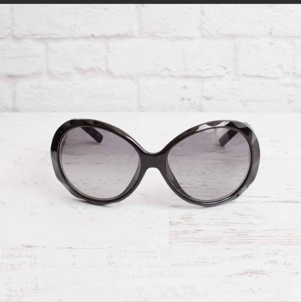 Fendi Case Included W Authentic Fendi Black with Silver Emblem Large Sunglasses